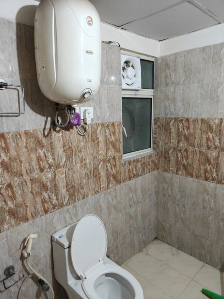 Bathroom, amrapali-crystal-homes 3 Bedroom 1375 Sq.Ft. Apartment In Sector 76 Noida 9919321