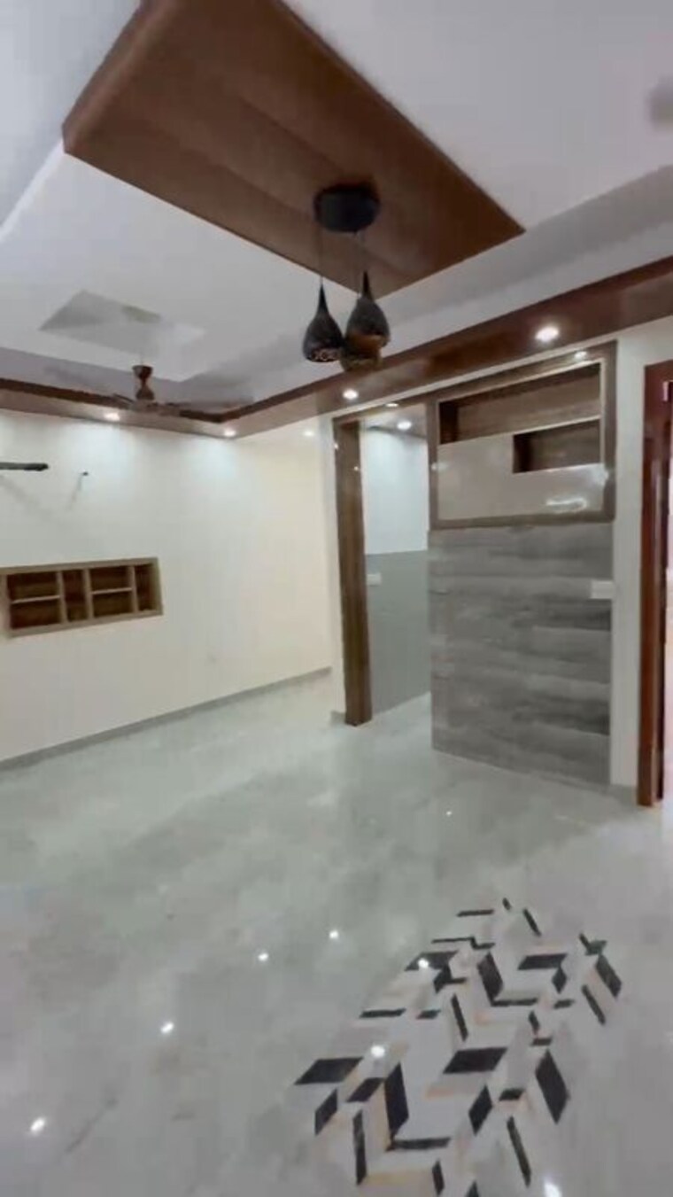 Room, bptp-district-3 3 Bedroom 250 Sq.Yd. Builder Floor In Sector 85 Faridabad 9270580