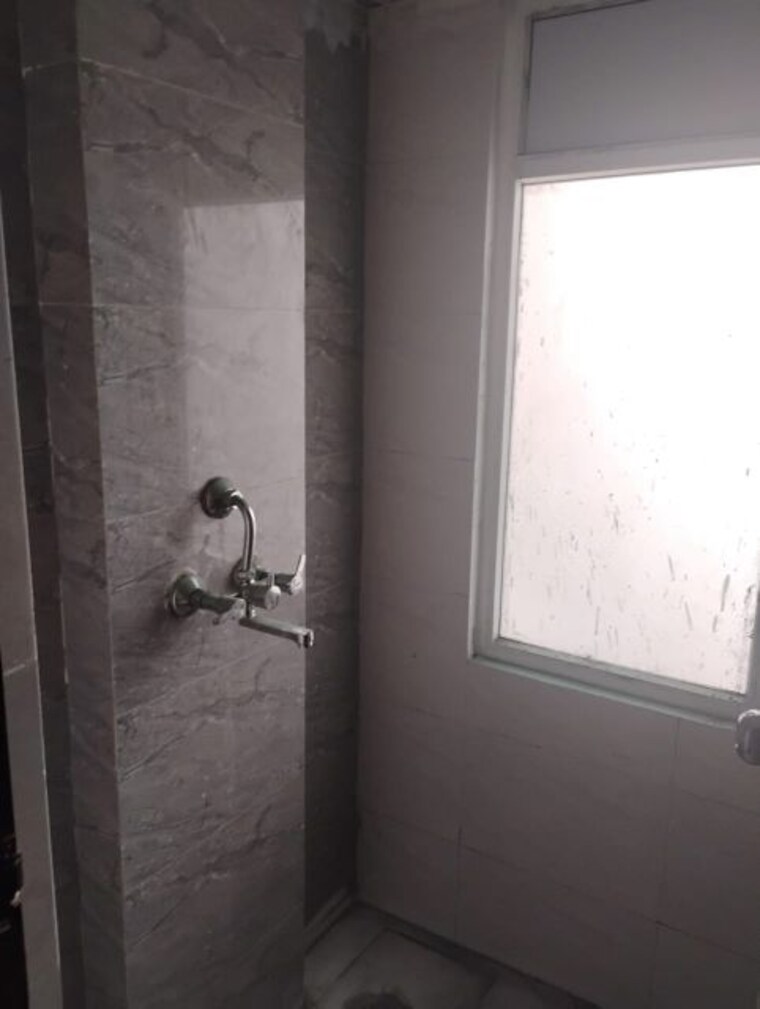 Bathroom, amrapali-dream-valley 1 Bedroom 585 Sq.Ft. Apartment In Tech Zone 4 Greater Noida Greater Noida 9919343