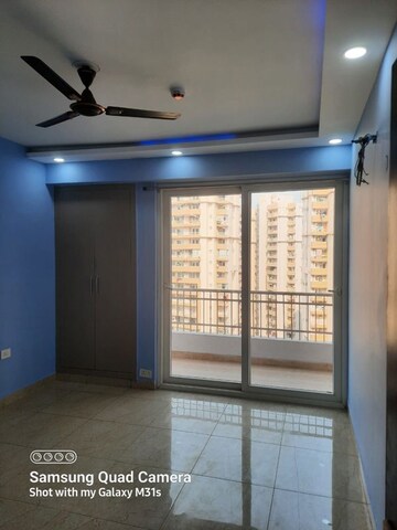 Room in 4 BHK Apartment at Supertech Cape Town, Sector 74 – for Rent