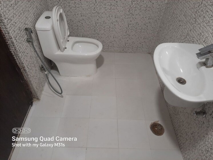 Bathroom, supertech-cape-town 4 Bedroom 2385 Sq.Ft. Apartment In Sector 74 Noida 9919387