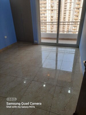 Room in 4 BHK Apartment at Supertech Cape Town, Sector 74 – for Rent