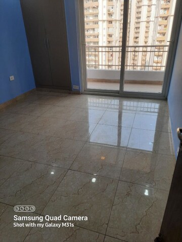 Room in 4 BHK Apartment at Supertech Cape Town, Sector 74 – for Rent