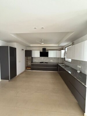 Kitchen in  Builder Floor at Dlf City Phase 3 – for Rent