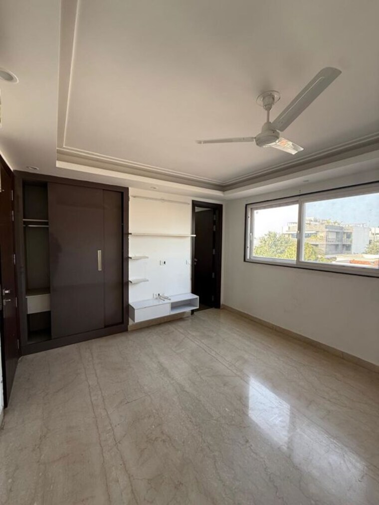 Room, dlf city phase 3  3600 Sq.Ft. Builder Floor In Dlf City Phase 3 Gurgaon 9919338