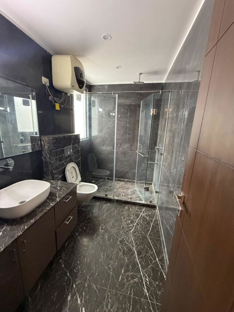 Bathroom, dlf city phase 3  3600 Sq.Ft. Builder Floor In Dlf City Phase 3 Gurgaon 9919338