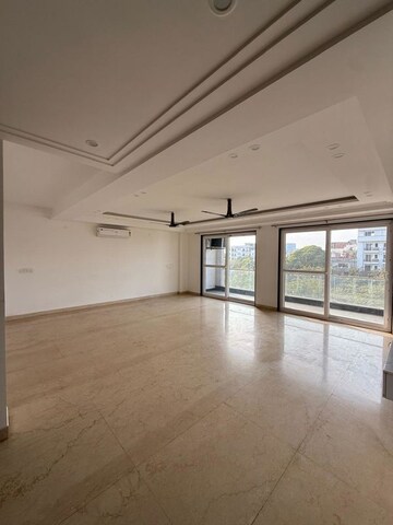 Room in  Builder Floor at Dlf City Phase 3 – for Rent