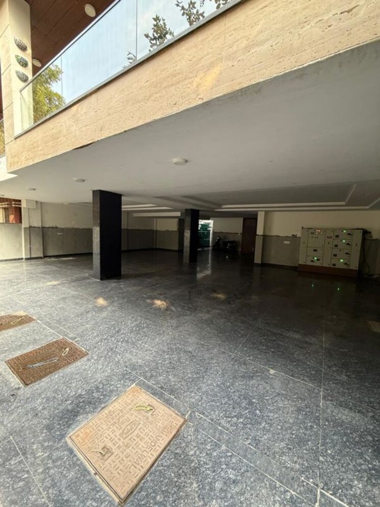  Parking, dlf city phase 3  3600 Sq.Ft. Builder Floor In Dlf City Phase 3 Gurgaon 9919338