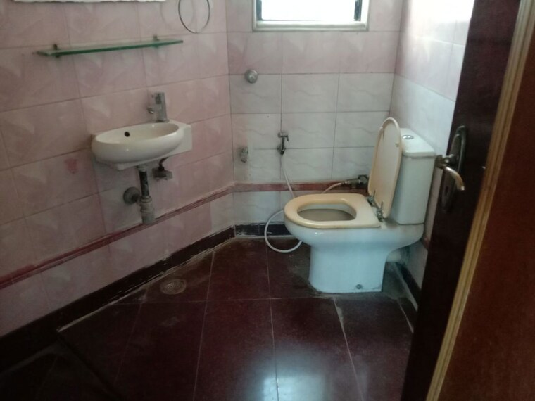 Bathroom, dsk-trilok-apartments 2 Bedroom 750 Sq.Ft. Apartment In Dadar West Mumbai 9919402