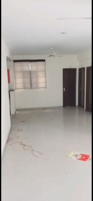 Room in 3 BHK Apartment at Omaxe Heights, Sector 86 – for Rent