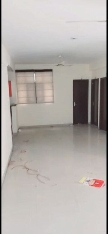 Room in 3 BHK Apartment at Omaxe Heights, Sector 86 – for Rent