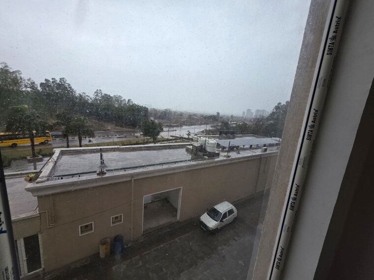 Balcony, ambika-florence-park Commercial Showroom 125 Sq.Yd. In North Mullanpur Chandigarh 9919415