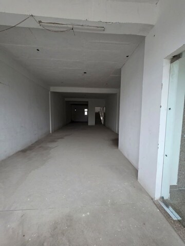 Room in  Showroom at Ambika Florence Park, North Mullanpur – for Sale