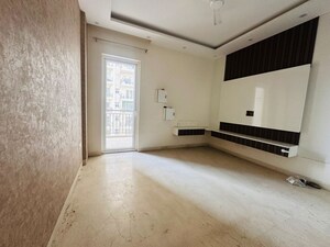 Room in 3 BHK Apartment at Puri Anand Villas Phase II, Sector 81 – for Rent