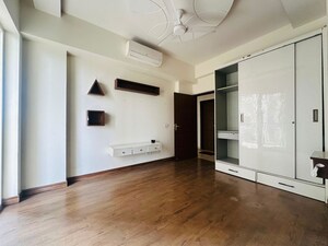 Room in 3 BHK Apartment at Puri Anand Villas Phase II, Sector 81 – for Rent