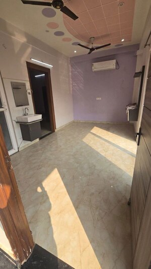 Room in 1.5 BHK Independent House at Gomti Nagar – for Rent