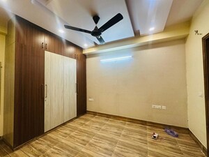 Room in 3 BHK Builder Floor at Parklands, Sector 85 – for Rent