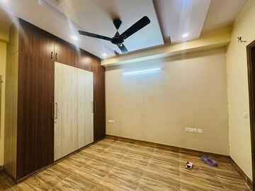 Room in 3 BHK Builder Floor at Parklands, Sector 85 – for Rent