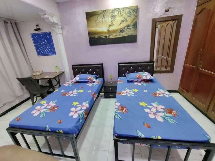 Room, malad east Pg For Boys & Girls In Malad East 9919482