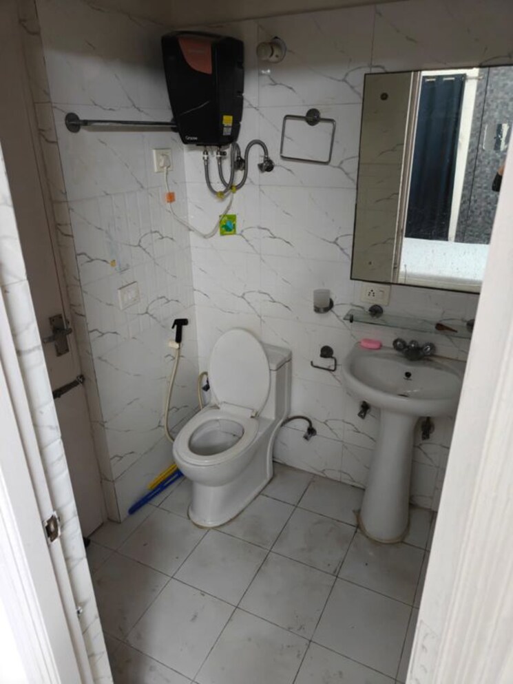 Bathroom, amrapali-silicon-city 2 Bedroom 1075 Sq.Ft. Apartment In Sector 76 Noida 9919483