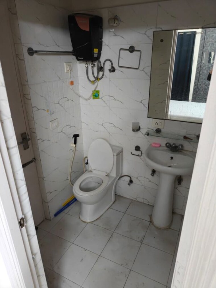 Bathroom, amrapali-silicon-city 2 Bedroom 1075 Sq.Ft. Apartment In Sector 76 Noida 9919483