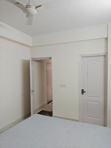 Room in 2 BHK Apartment at Amrapali Silicon City, Sector 76 – for Rent