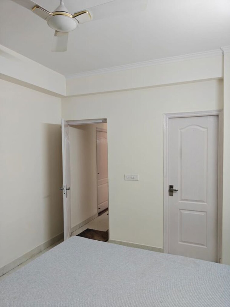 Room, amrapali-silicon-city 2 Bedroom 1075 Sq.Ft. Apartment In Sector 76 Noida 9919483