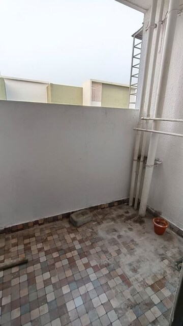 Room in 2 BHK Apartment at Majestique Manhattan Phase 2, Wagholi – for Rent