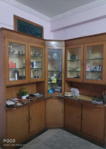 Furnished Amenities in 2 BHK Apartment at Hazratganj – for Rent