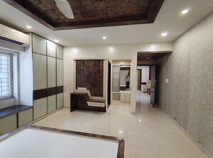 Room in 4 BHK Apartment at Vyjayanth Chalets, Puppalaguda – for Rent