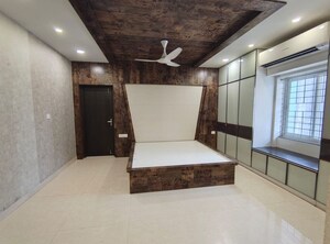 Room in 4 BHK Apartment at Vyjayanth Chalets, Puppalaguda – for Rent