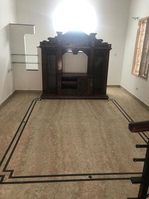 Room in 5 BHK Villa at Hrbr Layout – for Rent