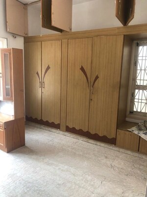 Room in 5 BHK Villa at Hrbr Layout – for Rent