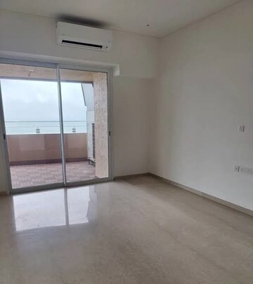 Room in 3 BHK Apartment at Lokhandwala Minerva Mahalaxmi, Mahalaxmi – for Sale