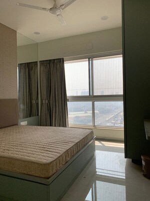 Room in 3 BHK Apartment at Shraddha Elite, Borivali West – for Rent