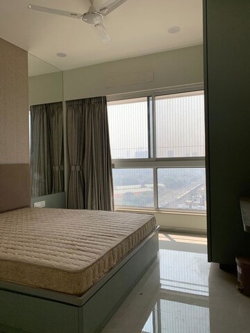 Room in 3 BHK Apartment at Shraddha Elite, Borivali West – for Rent