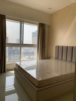 Room in 3 BHK Apartment at Shraddha Elite, Borivali West – for Rent