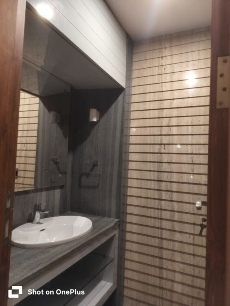 Bathroom, defence colony 3 Bedroom 3000 Sq.Ft. Builder Floor In Defence Colony Delhi 9919575