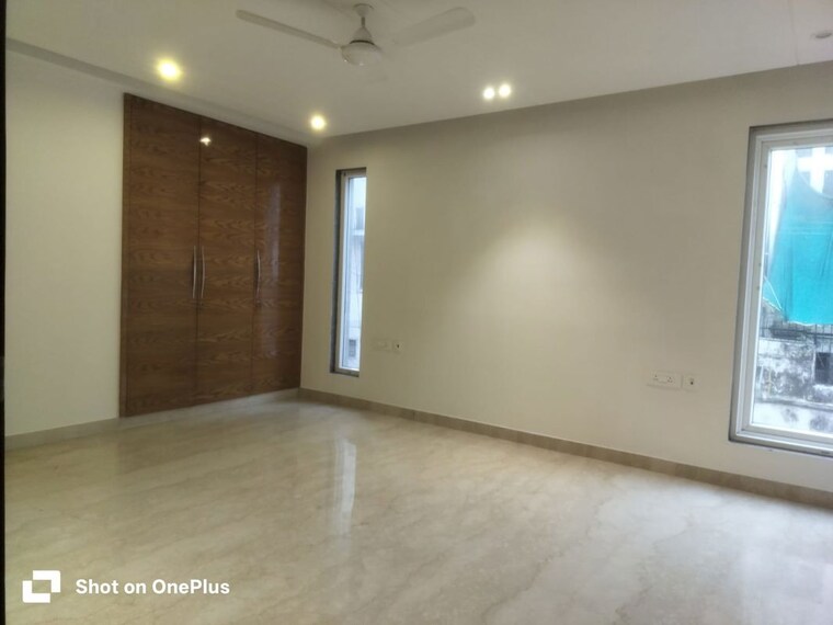 Room, defence colony 3 Bedroom 3000 Sq.Ft. Builder Floor In Defence Colony Delhi 9919575