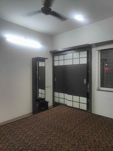 Room in 3 BHK Apartment at Narhe – for Rent