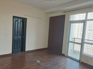 Room in 3 BHK Apartment at Prateek Wisteria, Sector 77 – for Sale
