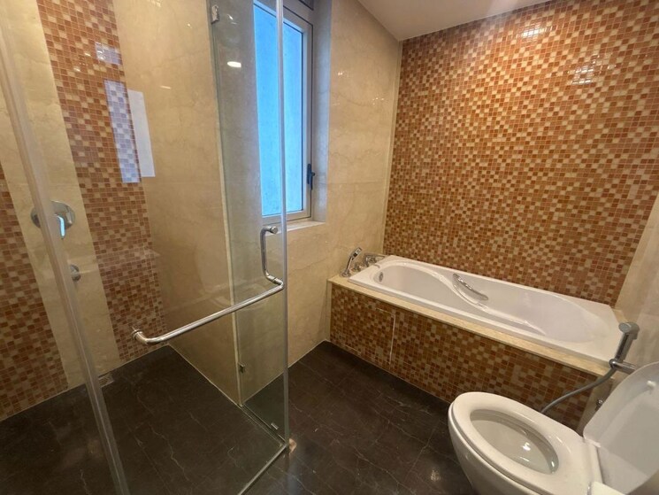Bathroom, lodha-the-park 3 Bedroom 1348 Sq.Ft. Apartment In Worli Mumbai 9919543