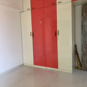 Room in 3 BHK Apartment at Borivali West – for Rent