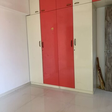 Room in 3 BHK Apartment at Borivali West – for Rent