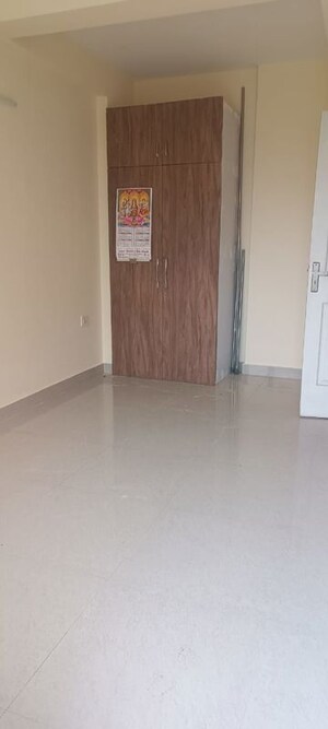 3 BHK Apartment For Rent in Milan Earth, Raj Nagar Extension