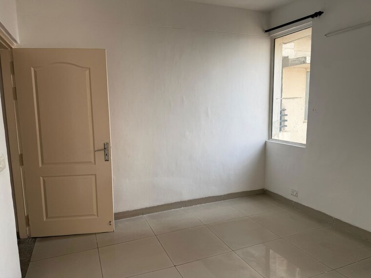 Room, amrapali-silicon-city 3 Bedroom 1475 Sq.Ft. Apartment In Sector 76 Noida 9919606