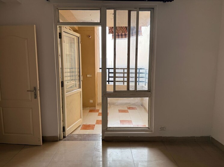 Room, amrapali-silicon-city 3 Bedroom 1475 Sq.Ft. Apartment In Sector 76 Noida 9919606