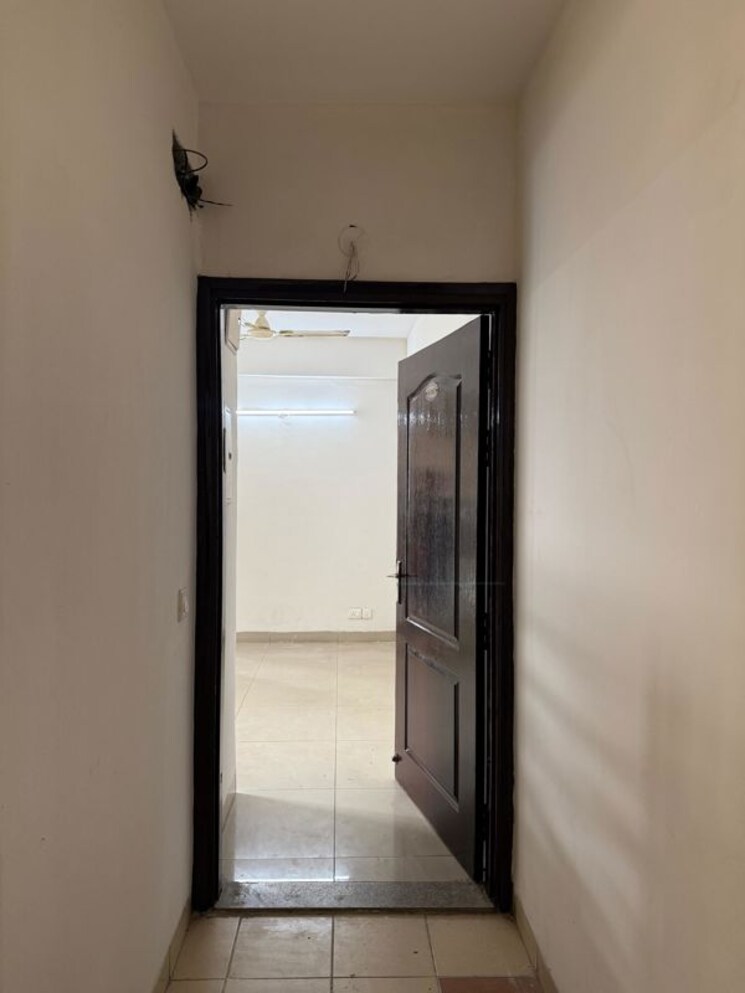 Room, amrapali-silicon-city 3 Bedroom 1475 Sq.Ft. Apartment In Sector 76 Noida 9919606