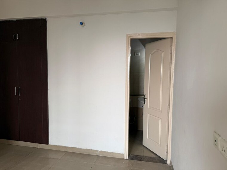 Room, amrapali-silicon-city 3 Bedroom 1475 Sq.Ft. Apartment In Sector 76 Noida 9919606