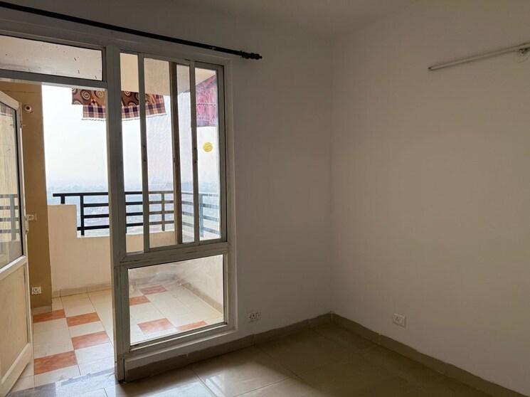 Room, amrapali-silicon-city 3 Bedroom 1475 Sq.Ft. Apartment In Sector 76 Noida 9919606